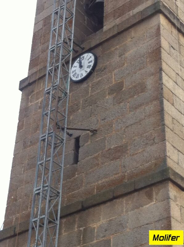 reloj de torre en campanario 1